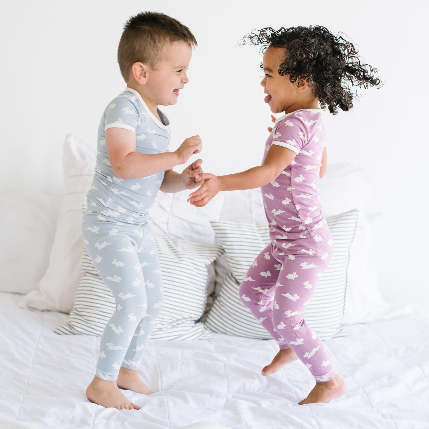 Print Short Sleeve Pajama Set in Pearl Blue Bunny